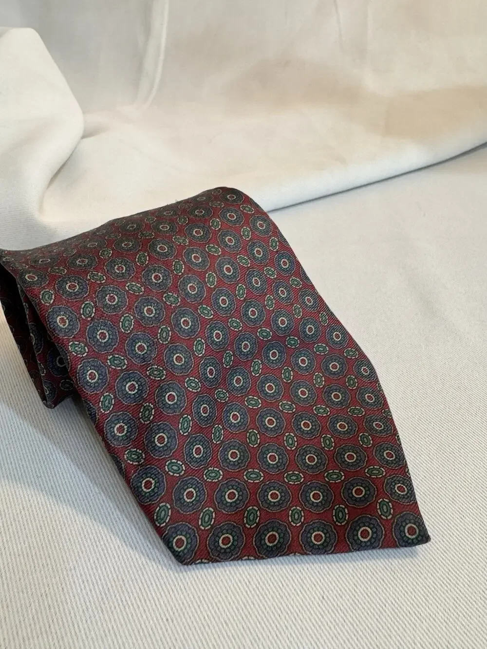 Coburne Square Men’s 100% Silk Neck Tie Made In Italy Red And Blue Paisley